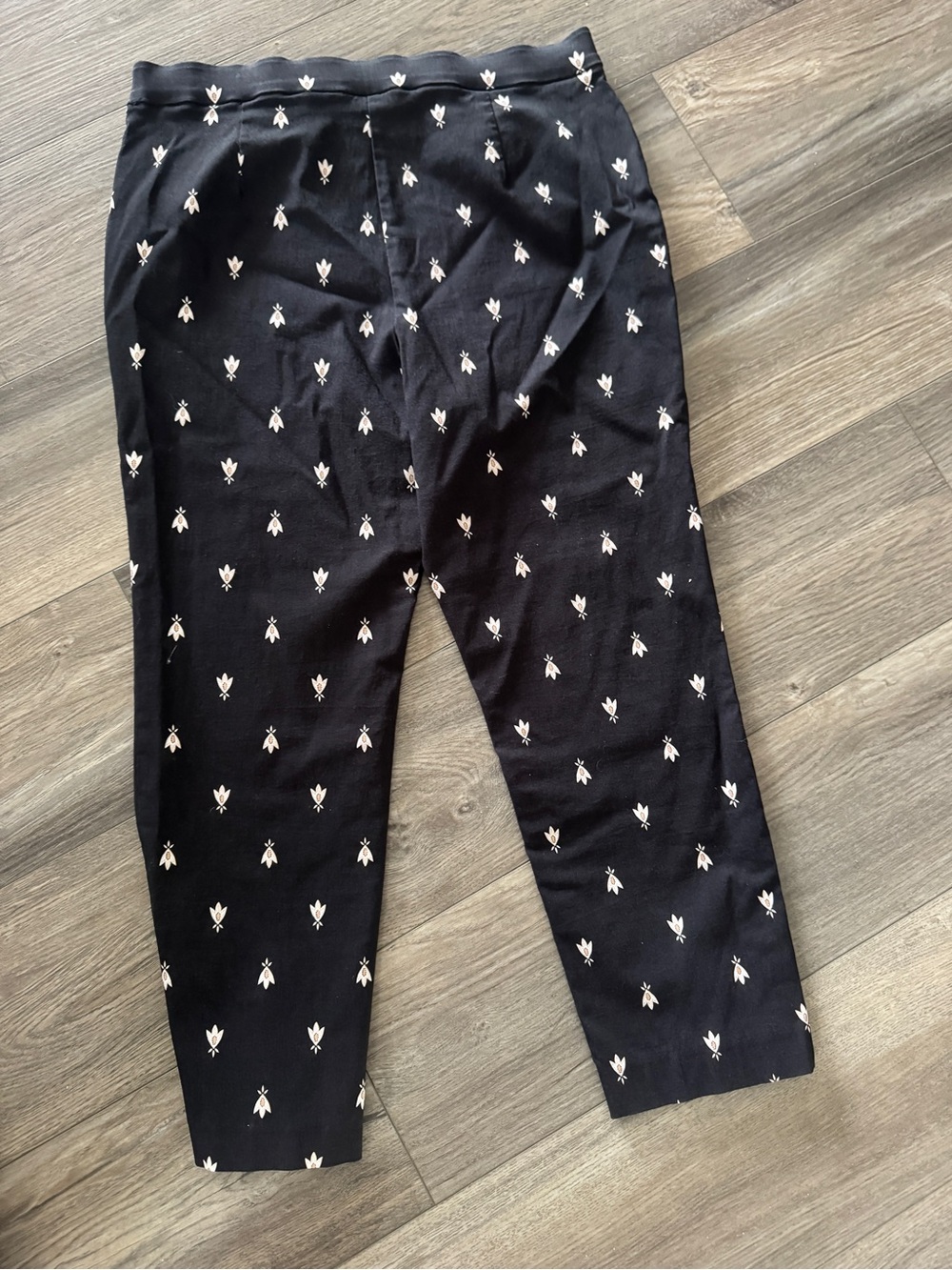 Liz Claiborne Classic Size 12 Black Floral Pull-On Ankle Pants - Picture 7 of 11